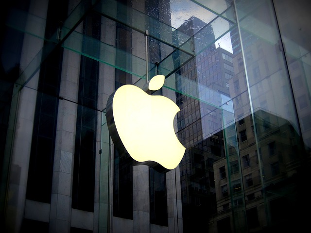 Apple logo.jpg